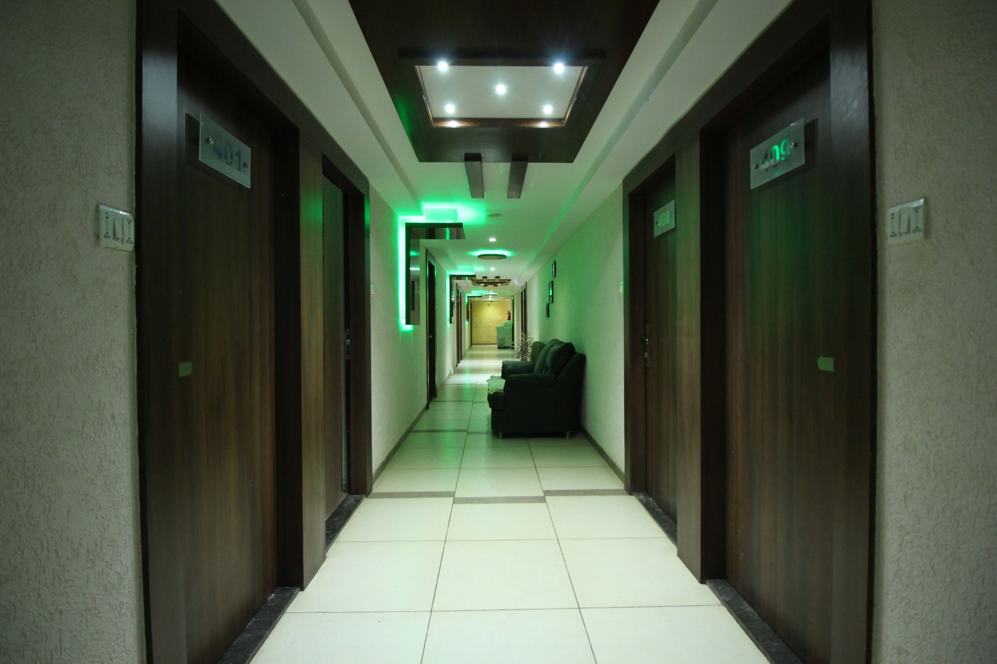 Oyo 4161 Hotel Shailly Inn Ahmedabad Exterior foto